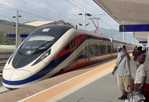 รถไฟฟ้าล้านช้างเดินทางถึงกรุงเวียงจันทน์ หวังรองรับเทศกาลสงกรานต์